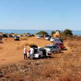 Un parcheggio permette di lasciare qui l�auto per intraprendere un sinuoso sentiero che porta direttamente a �freak beach�. Si tratta di una parte di costa rocciosa frequentata per lo pi� da giovani, coppiette e anche nudisti, che qui possono godersi il mare lontano da occhi indiscreti